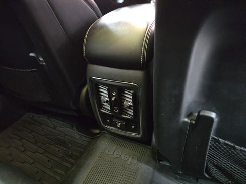 Used 2012 Jeep Grand Cherokee SRT8 w/ Luxury Group II image 18