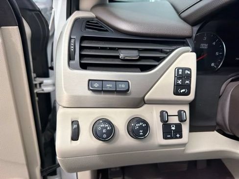 Used 2020 GMC Yukon XL Denali w/ Denali Ultimate Package AWD/4WD image 9