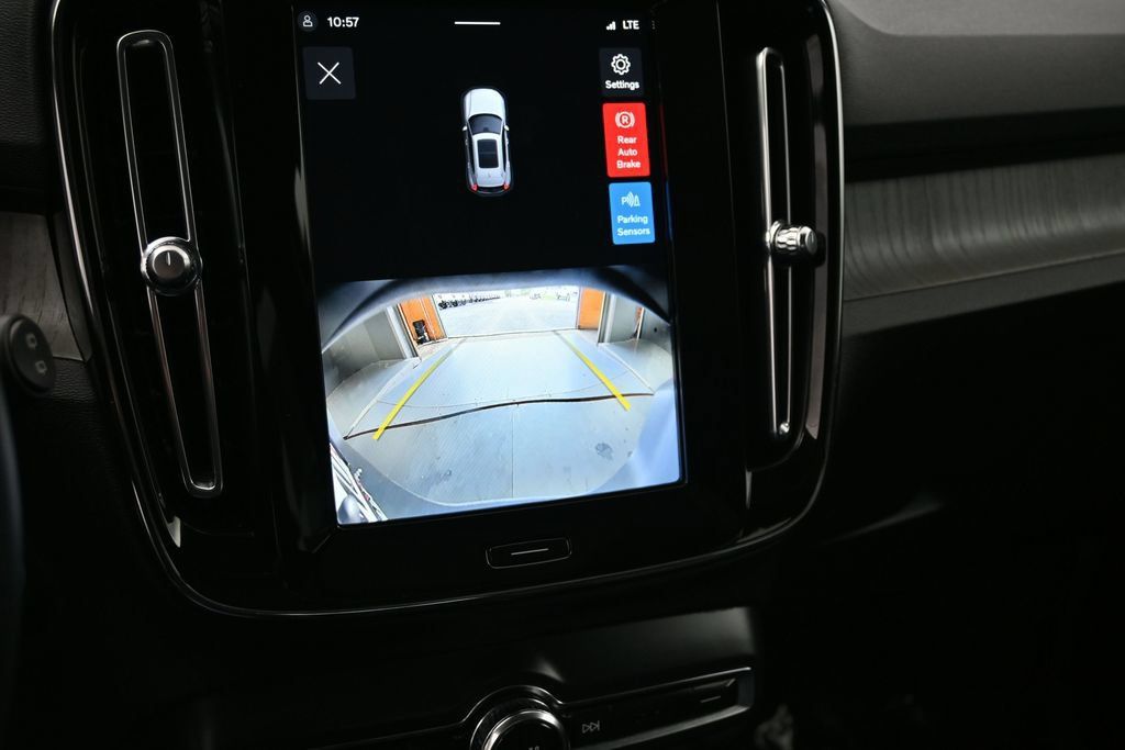 Used 2024 Volvo XC40 B5 Core AWD/4WD image 25