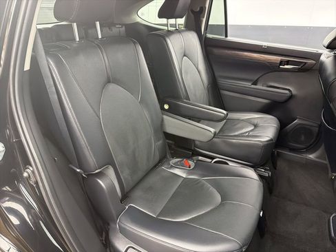 Used 2023 Toyota Highlander Limited AWD/4WD image 29