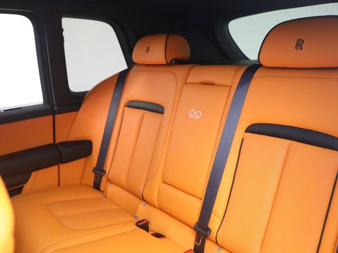 New 2026 Rolls-Royce Cullinan Black Badge image 24