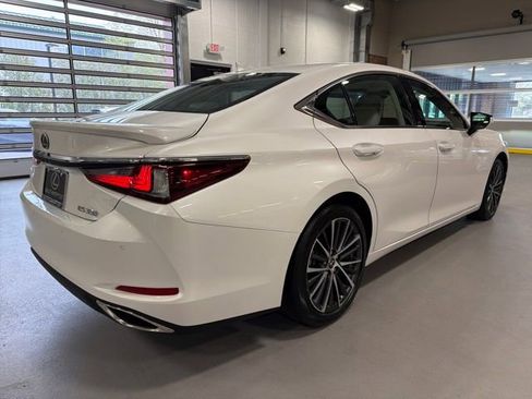 Certified 2023 Lexus ES 350 w/ Premium Package FWD image 5