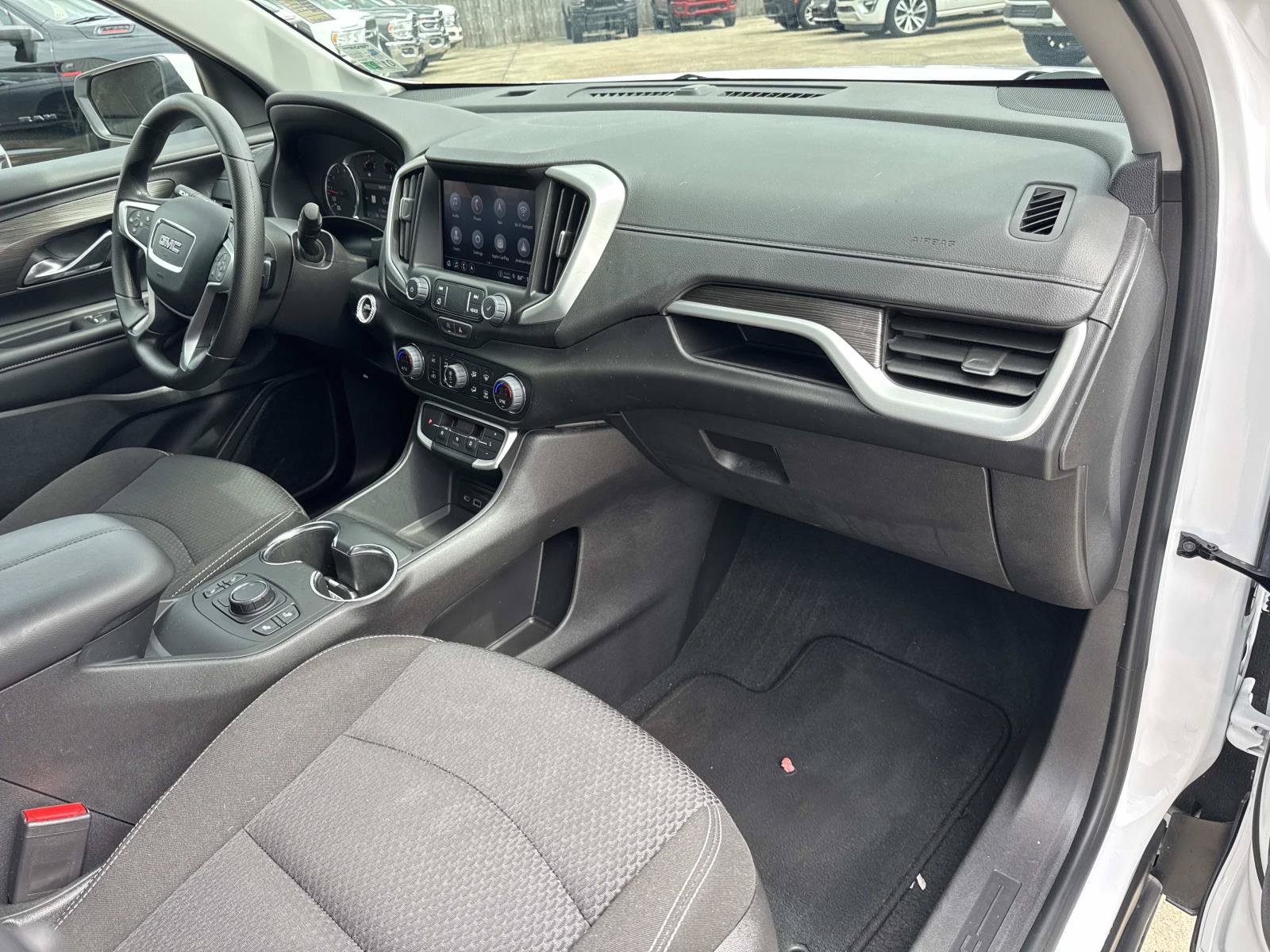 Used 2024 GMC Terrain SLE w/ Driver Convenience Package FWD image 12