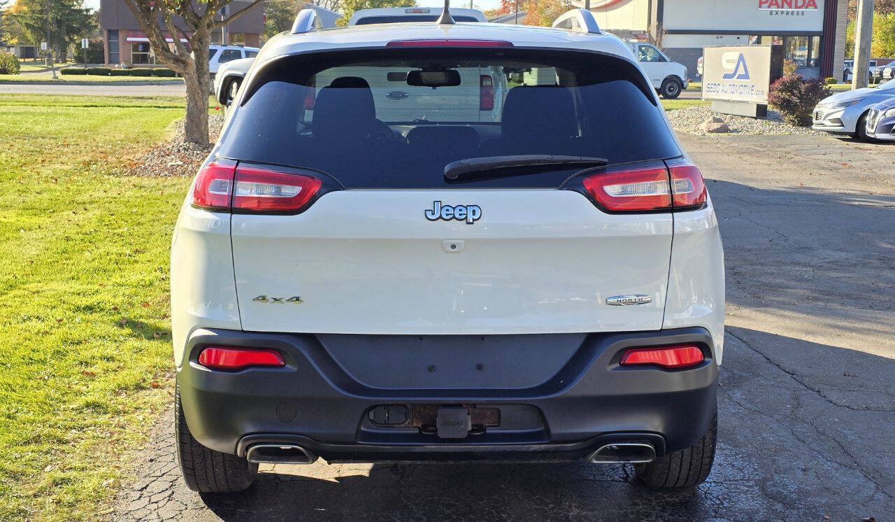 Used 2016 Jeep Cherokee Latitude w/ Cold Weather Group AWD/4WD image 5