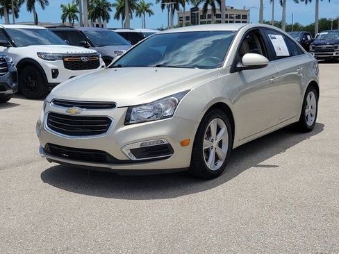 Used 2015 Chevrolet Cruze LT w/ Enhanced Safety Package FWD image 3