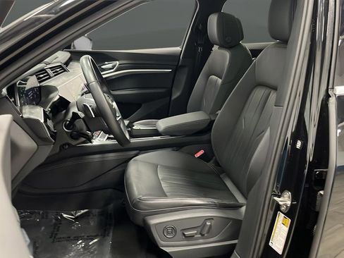 Used 2022 Audi e-tron Premium w/ Towing Package image 9