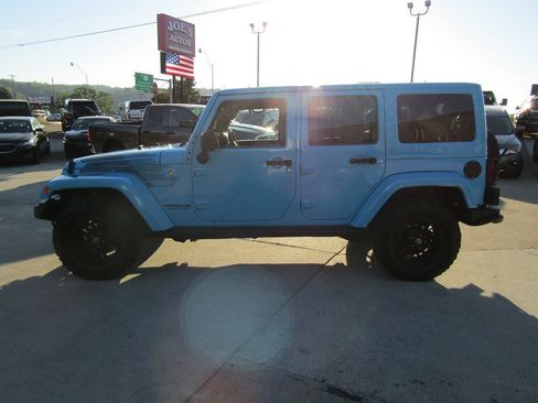 Used 2017 Jeep Wrangler Unlimited Sahara AWD/4WD image 3