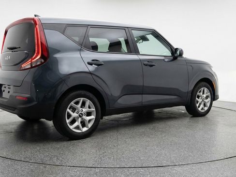 Used 2025 Kia Soul LX w/ LX Technology Package FWD image 9