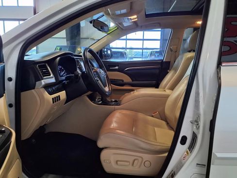 Used 2015 Toyota Highlander Limited Platinum AWD/4WD image 20