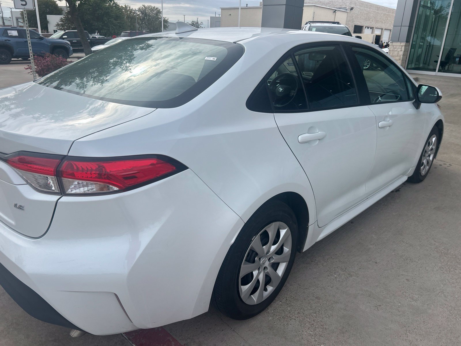 Used 2025 Toyota Corolla LE FWD image 10