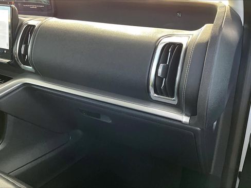 Used 2025 Ford Expedition Max Platinum image 19