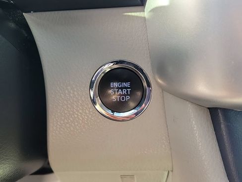 Used 2019 Toyota Highlander XLE FWD image 29
