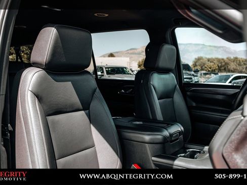 Used 2024 Chevrolet Suburban LT RWD image 53