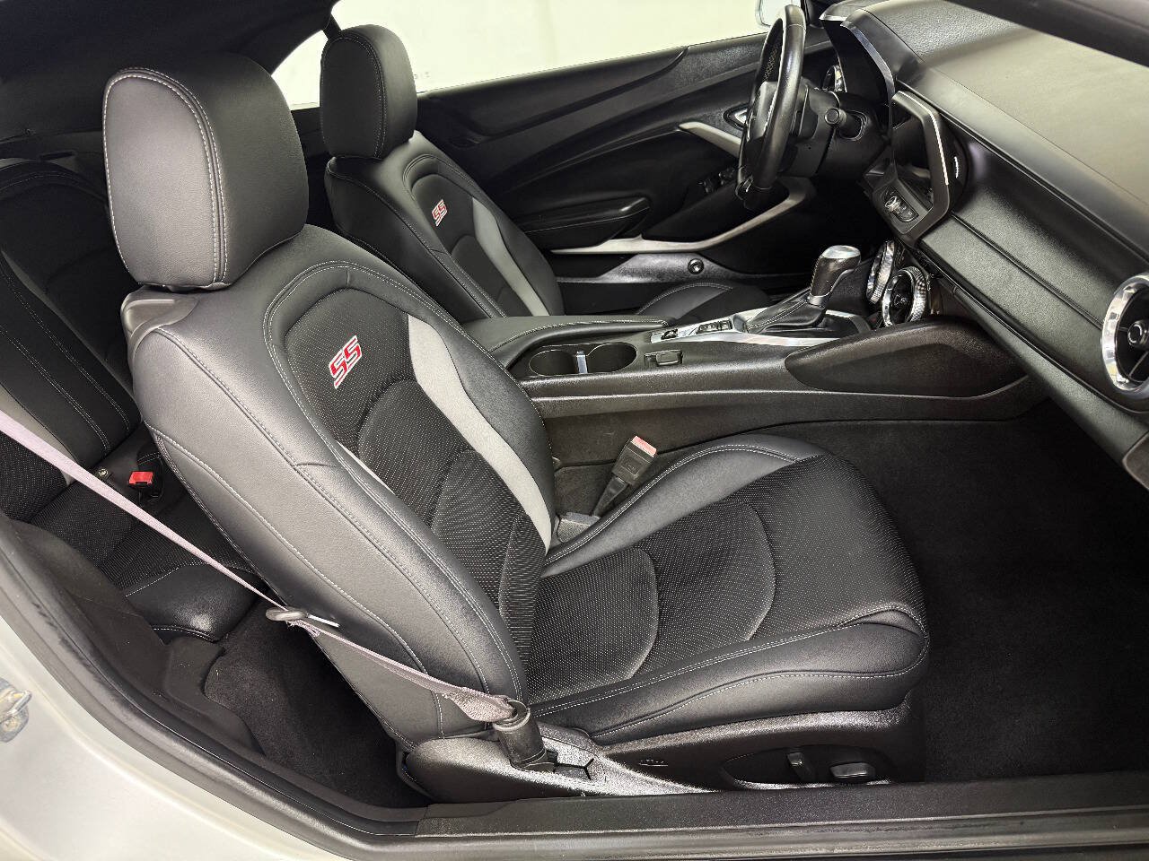 Used 2017 Chevrolet Camaro SS RWD image 28