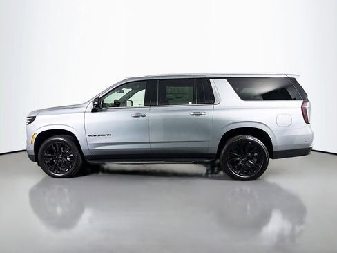 New 2025 Chevrolet Suburban Premier image 4