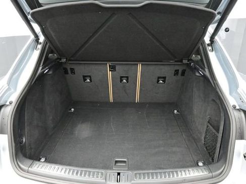 Certified 2022 Porsche Macan AWD/4WD image 16