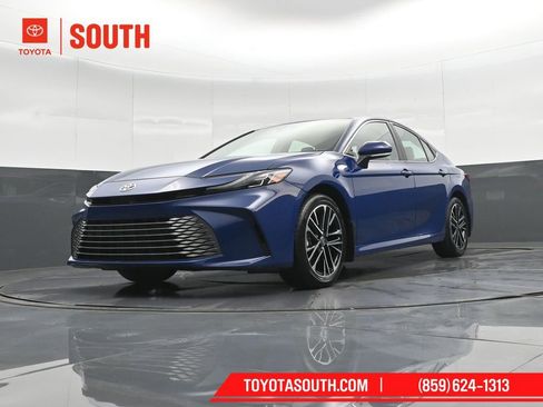 Used 2025 Toyota Camry XLE image 41