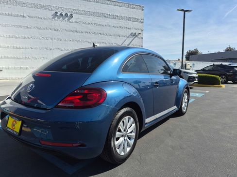 Used 2017 Volkswagen Beetle 1.8T Classic FWD image 6