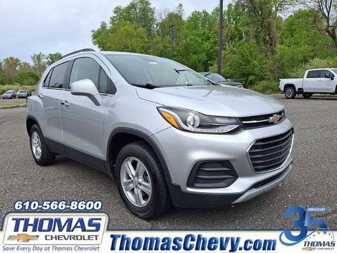 Used 2020 Chevrolet Trax LT w/ LT Convenience Package AWD/4WD image 1