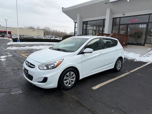 Used 2017 Hyundai Accent SE image 3