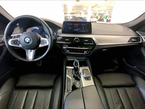 Used 2019 BMW 530i xDrive w/ M Sport Package image 15