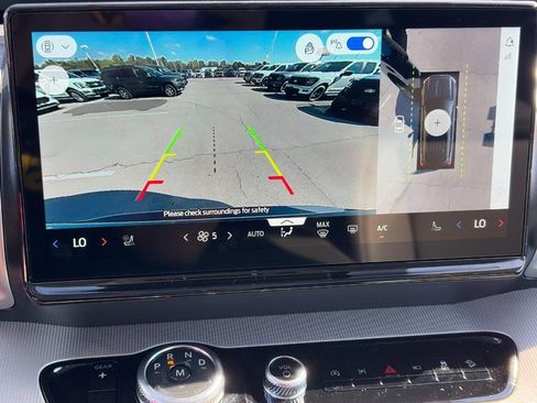 New 2025 Ford Expedition Active image 18