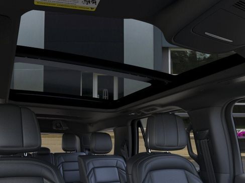 New 2026 Lincoln Navigator Reserve AWD/4WD image 22