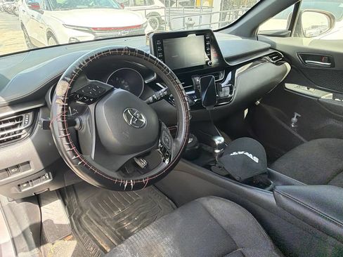 Used 2019 Toyota C-HR LE FWD image 11