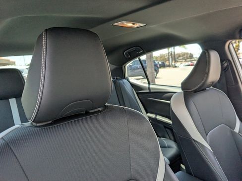 Used 2025 Toyota Camry SE w/ Convenience Package FWD image 3