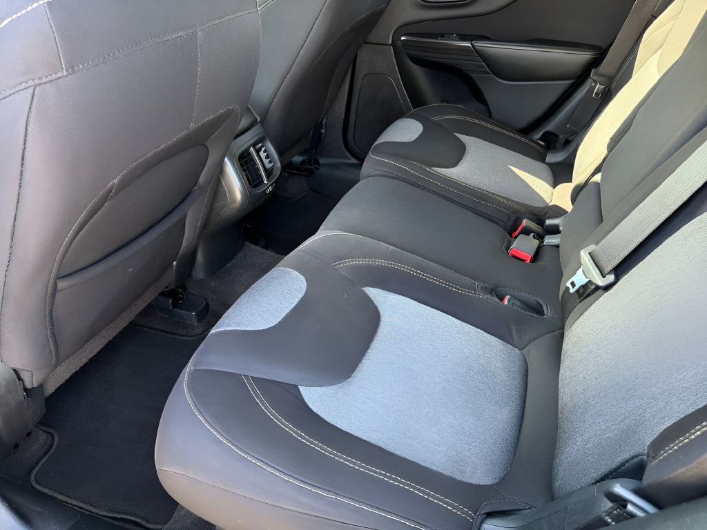 Used 2016 Jeep Cherokee Sport FWD image 34