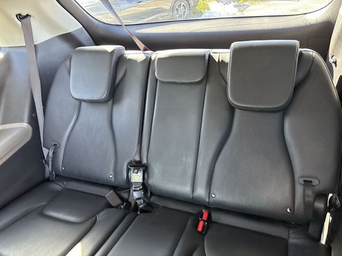 Used 2025 Kia Carnival FWD image 23