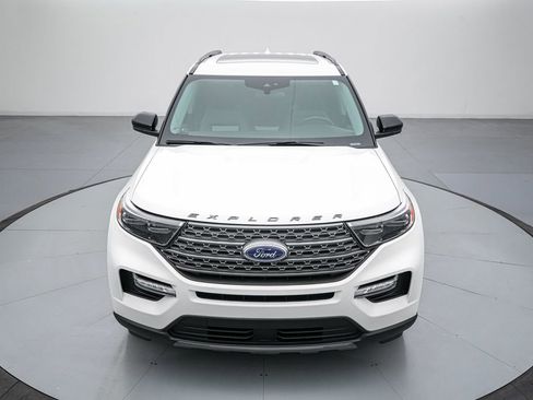 Certified 2022 Ford Explorer XLT w/ Equipment Group 202A image 9