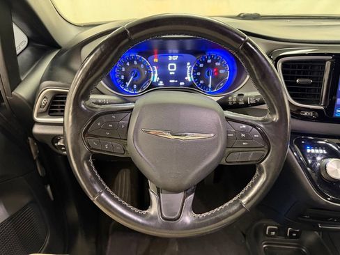 Used 2019 Chrysler Pacifica Touring-L Plus w/ S Appearance Package FWD image 25