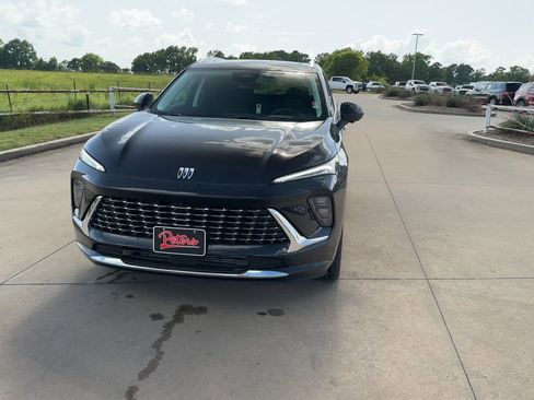 New 2025 Buick Envision Avenir image 3