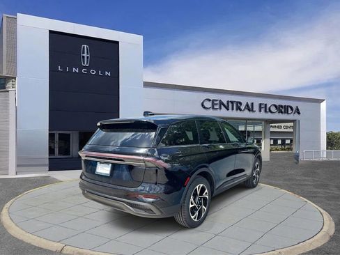 Certified 2024 Lincoln Nautilus Premier w/ Jet Appearance Package AWD/4WD image 4