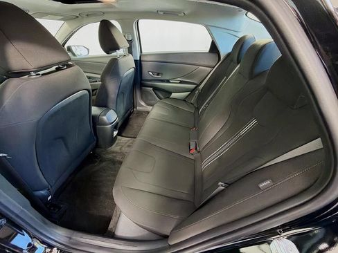 Used 2025 Hyundai Elantra SEL FWD image 42
