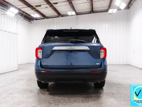 Used 2020 Ford Explorer XLT image 5