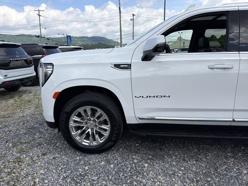 Used 2021 GMC Yukon SLT w/ SLT Premium Package AWD/4WD image 11