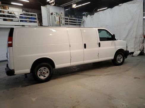 Used 2022 GMC Savana 3500 Extended w/ Driver Convenience Package image 7