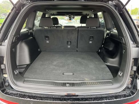 Used 2025 Jeep Grand Cherokee Laredo X AWD/4WD image 18