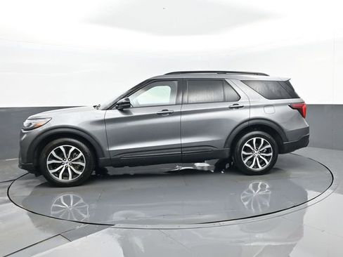 Used 2025 Ford Explorer ST-Line image 5