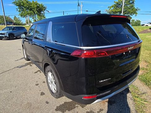 Certified 2023 Kia Carnival LX FWD image 7