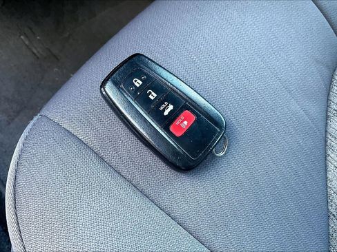 Used 2021 Toyota Camry LE FWD image 19