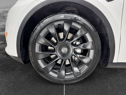 Used 2021 Tesla Model Y Long Range AWD/4WD image 30