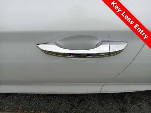 Used 2021 Genesis G70 2.0T image 32