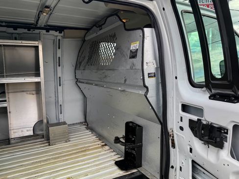 Used 2018 Chevrolet Express 2500 w/ Driver Convenience Package image 15