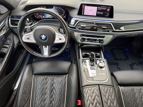 Used 2022 BMW M760i xDrive w/ Luxury Rear Seating Package AWD/4WD image 30