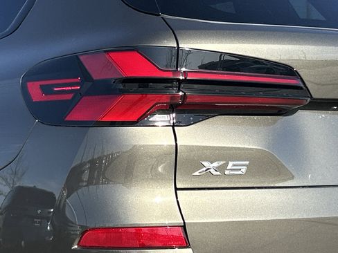 New 2026 BMW X5 xDrive50e w/ M Sport Package image 9