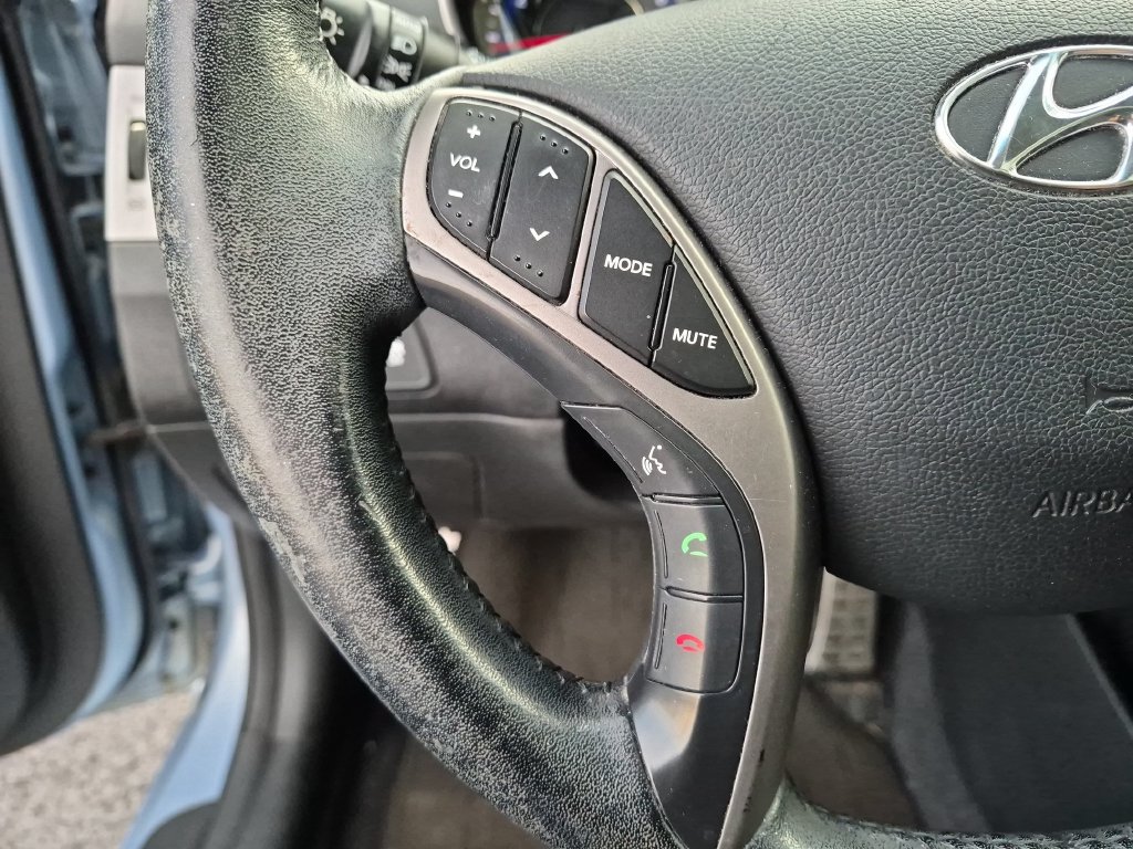 Used 2013 Hyundai Elantra SE w/ Technology Pkg FWD image 21