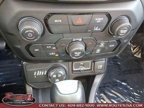 Used 2023 Jeep Renegade Trailhawk AWD/4WD image 37